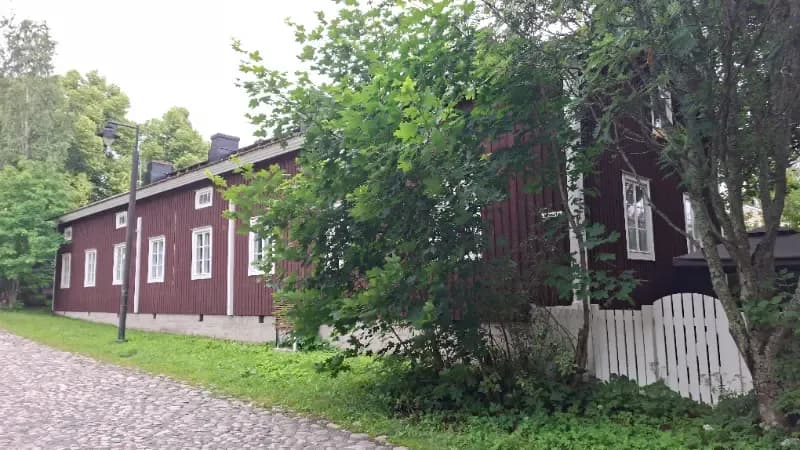 Asemapuisto – Asuinkasarmi