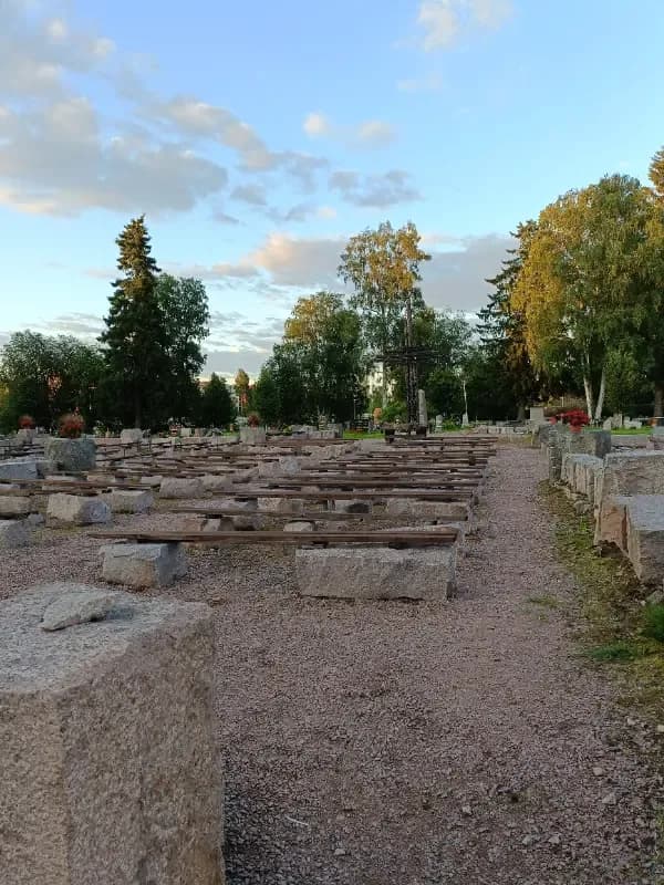 Ylivieskan kirkko TUHOUTUNUT