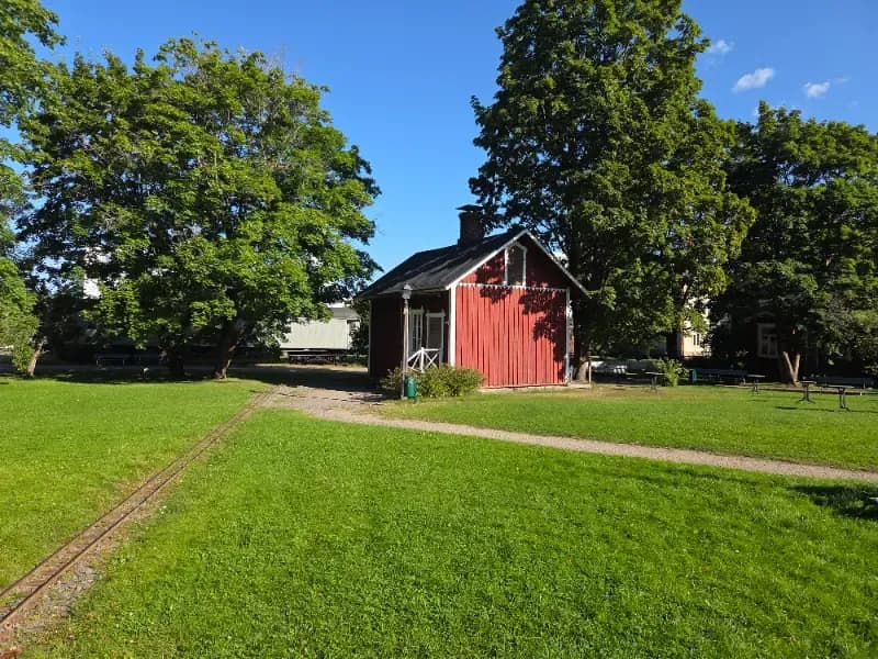 Hyvinkään Hangon radan rautatieasema – Yksinkertainen vahtitupa