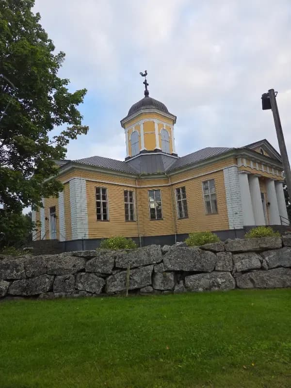Oravais kyrka - Oravaisten kirkko
