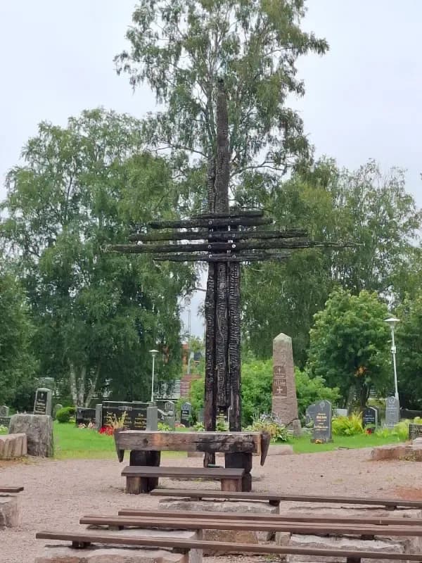 Ylivieskan kirkko TUHOUTUNUT