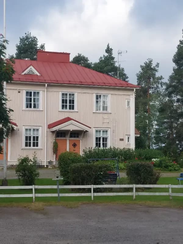 Pieksämäen rautatieympäristöt – Asuinkasarmi, Tahintie 12